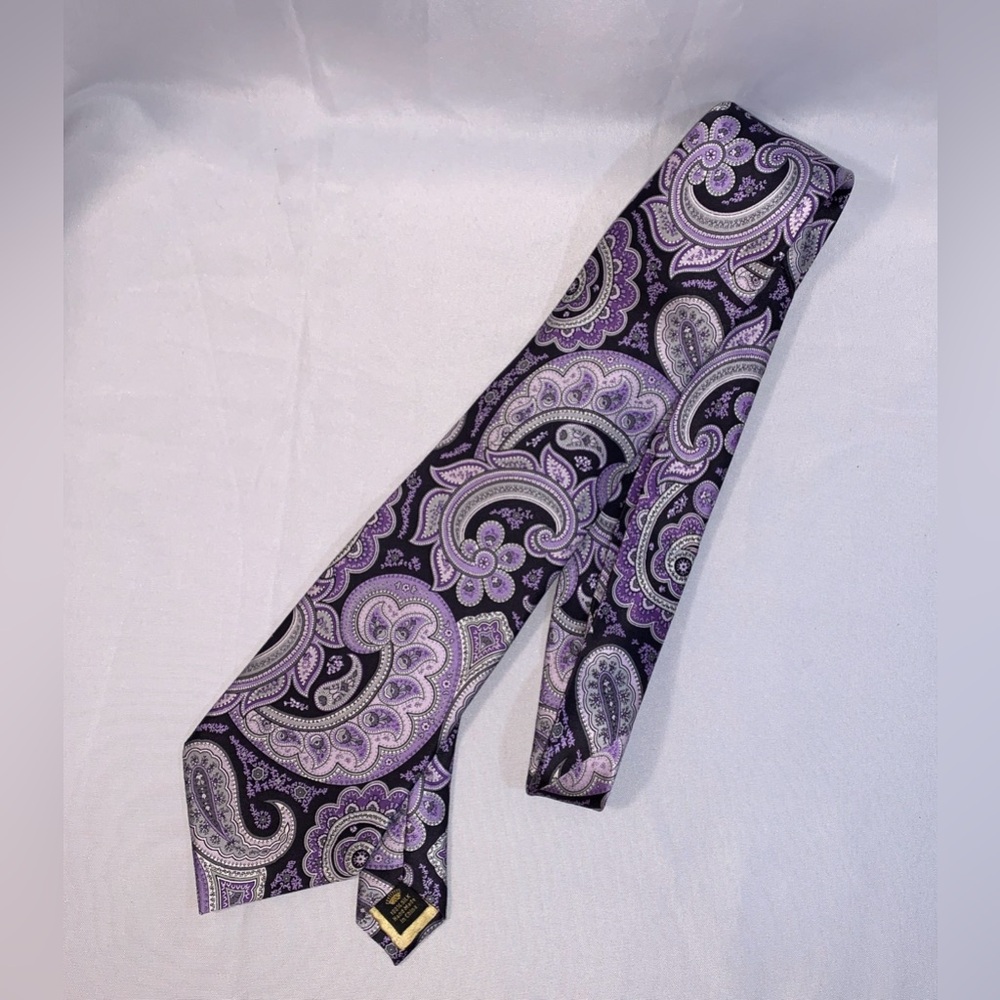 Designer Countess Mara Tie 100% Silk Paisley Purple Black White Necktie 58”-60”
